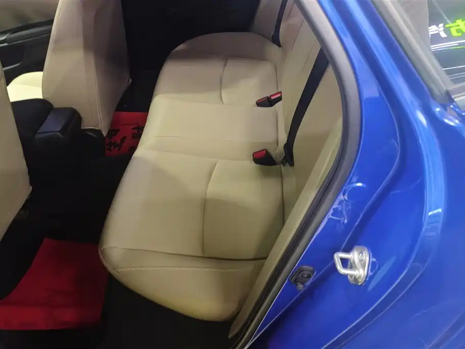 Honda Civic 2018 — фото 11