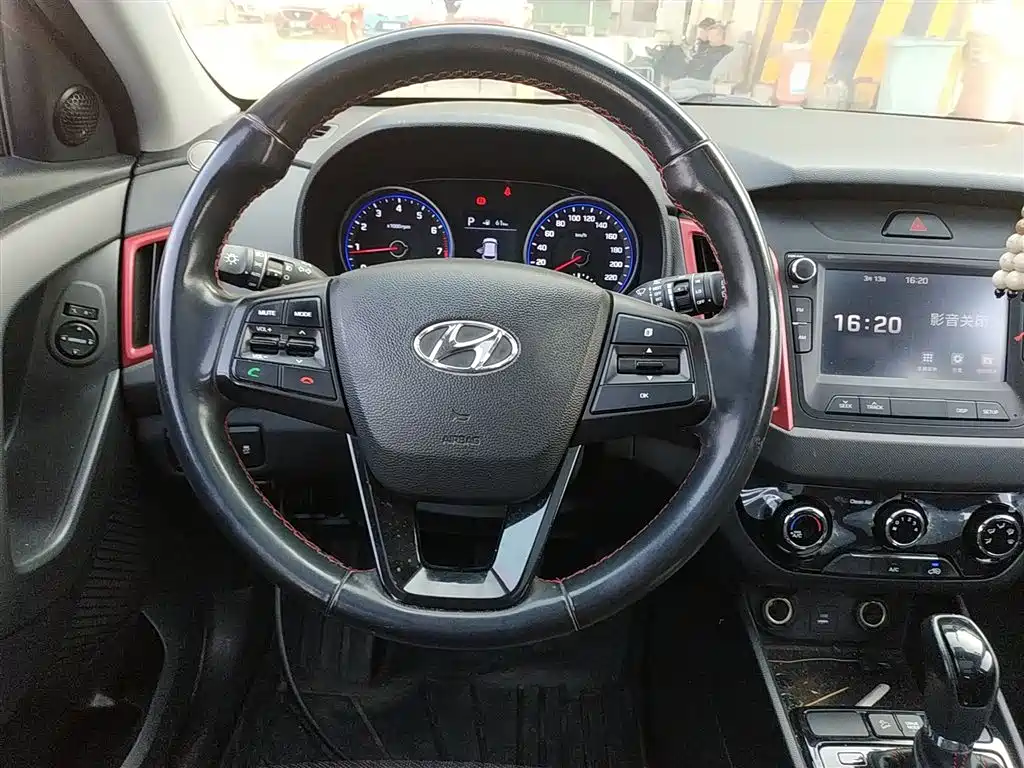 Hyundai ix25 2018 — фото 11