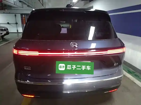 NIO ES8 2025