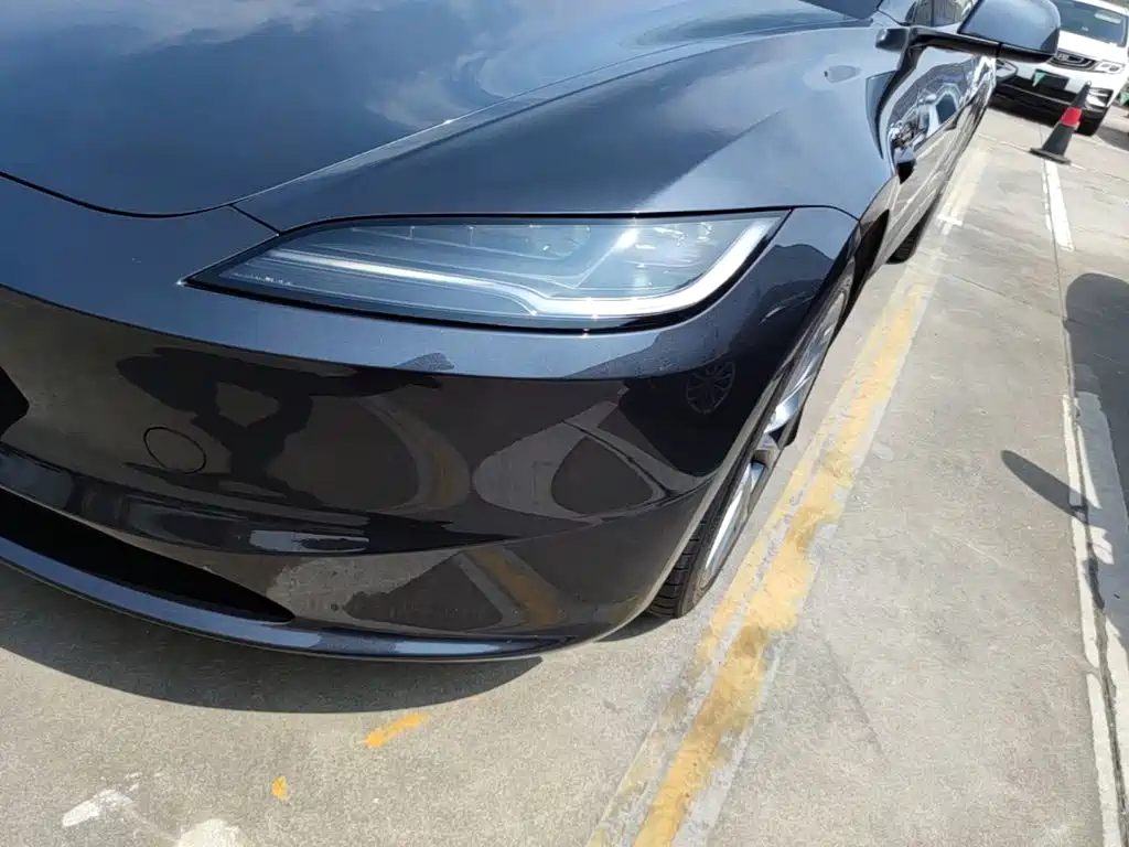 Tesla Model 3 2025 — фото 24