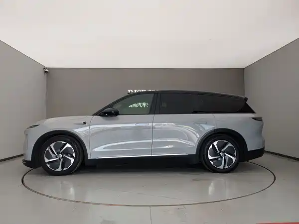 NIO ES8 2024