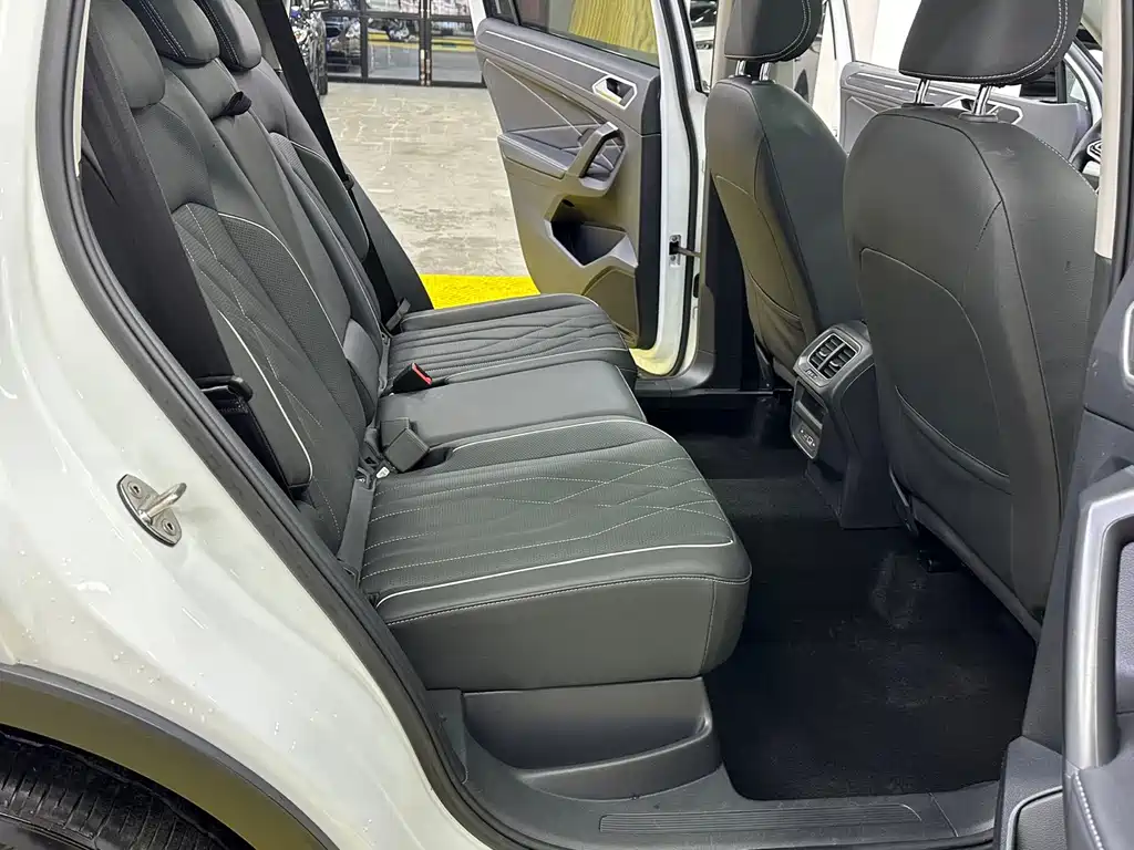 Volkswagen Tiguan L 2023 — фото 18