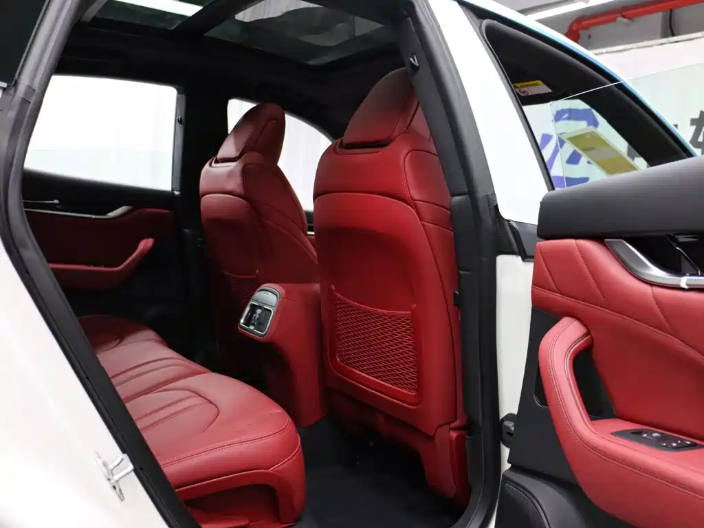 Maserati Levante 2023 — фото 16