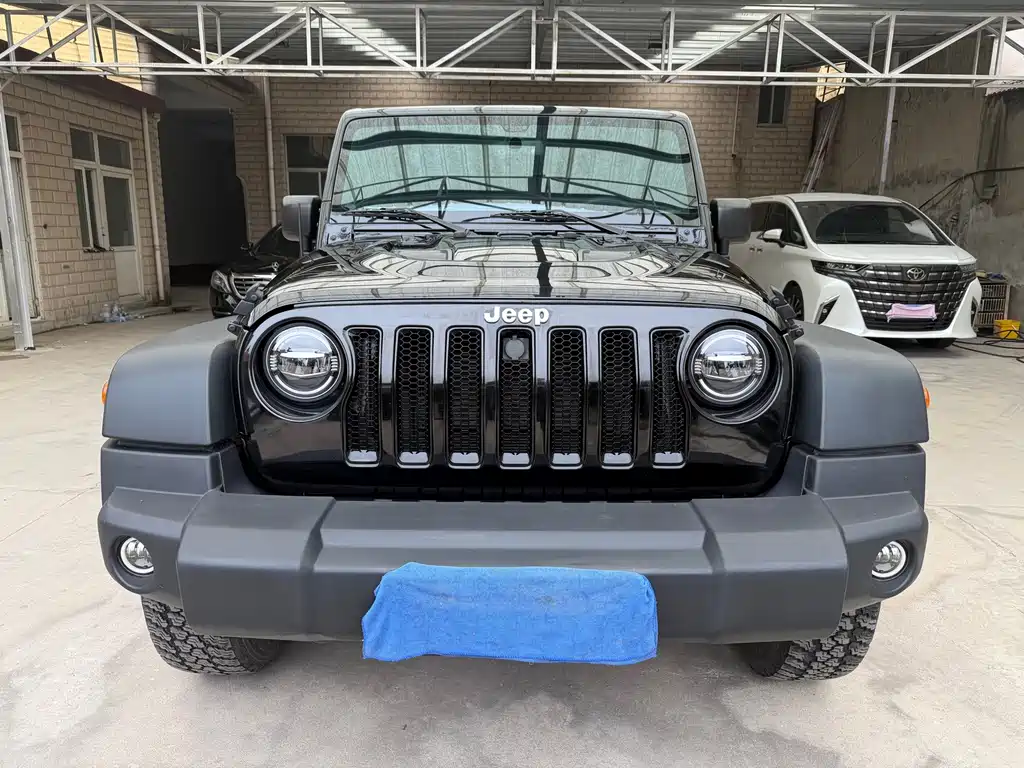 Jeep Wrangler 2016 — фото 1