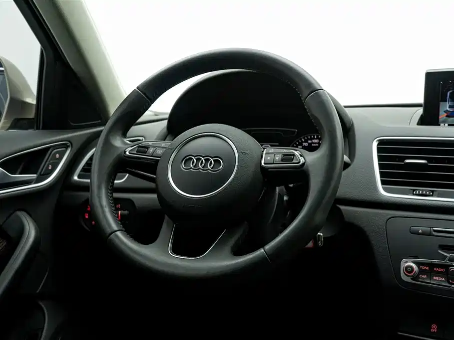 Audi Q3 2018 — фото 22