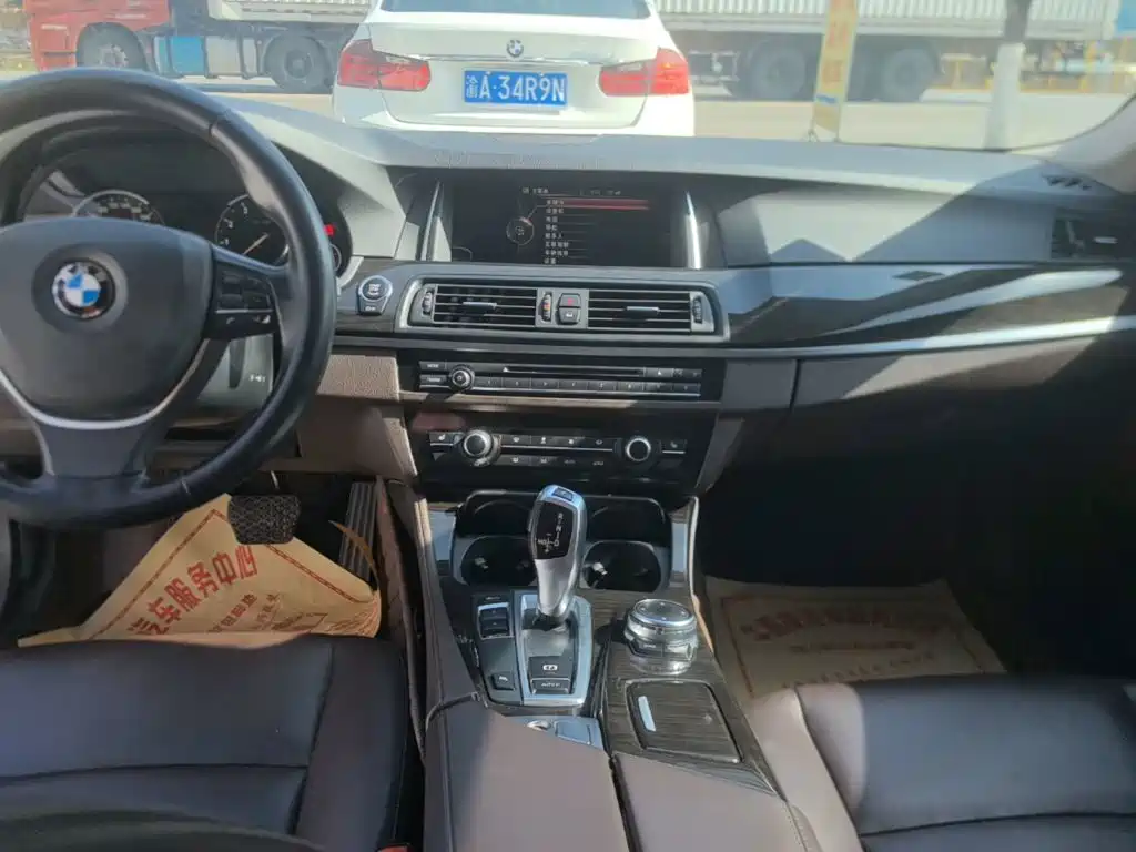 BMW 5 Series 2016 — фото 13