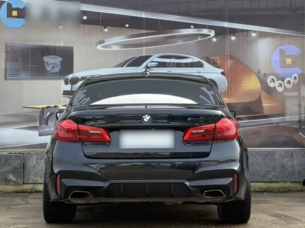 BMW 5 Series 2018 — фото 14