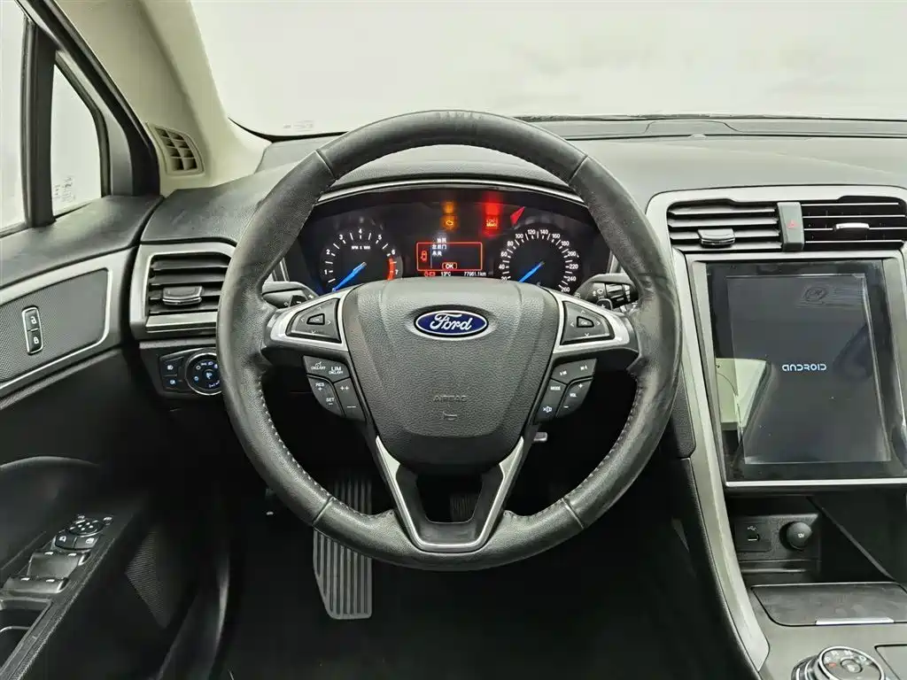 Ford Mondeo 2017 — фото 11