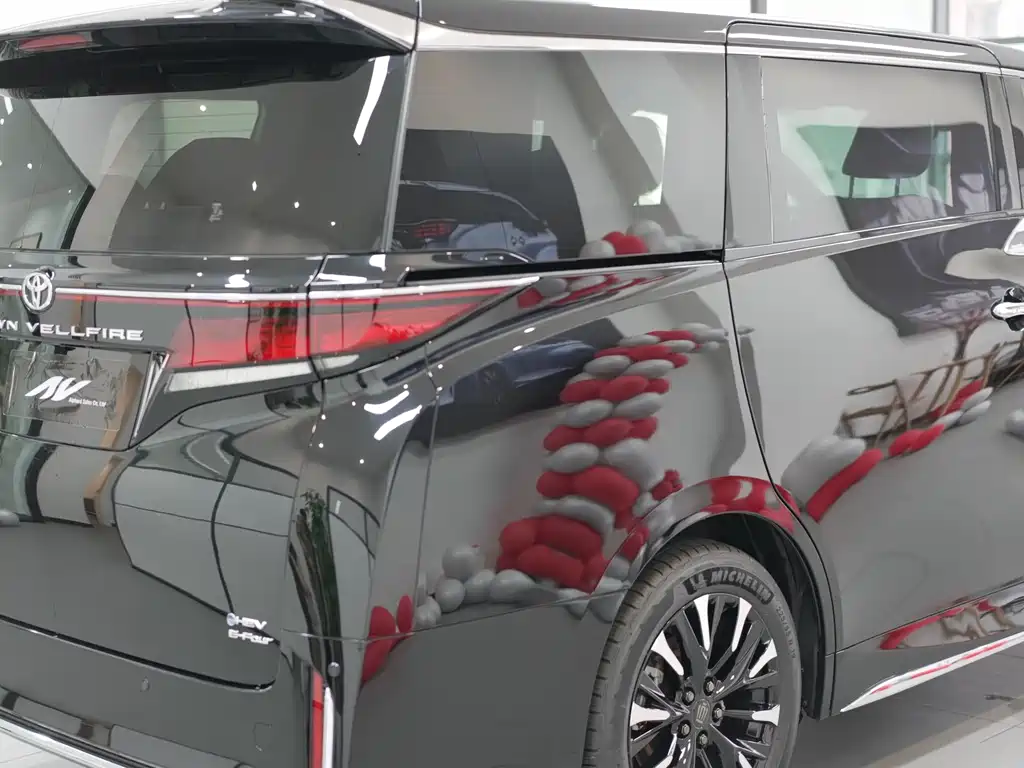 Toyota Vellfire — фото 3