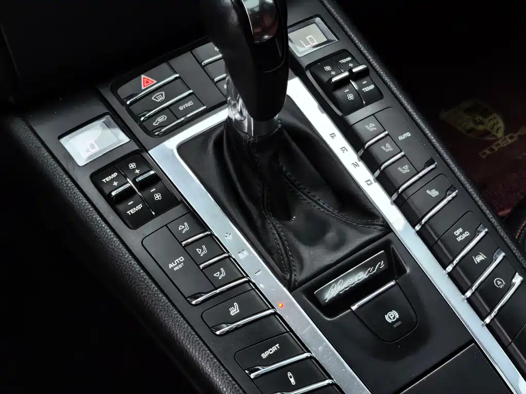 Porsche Macan 2017 — фото 14