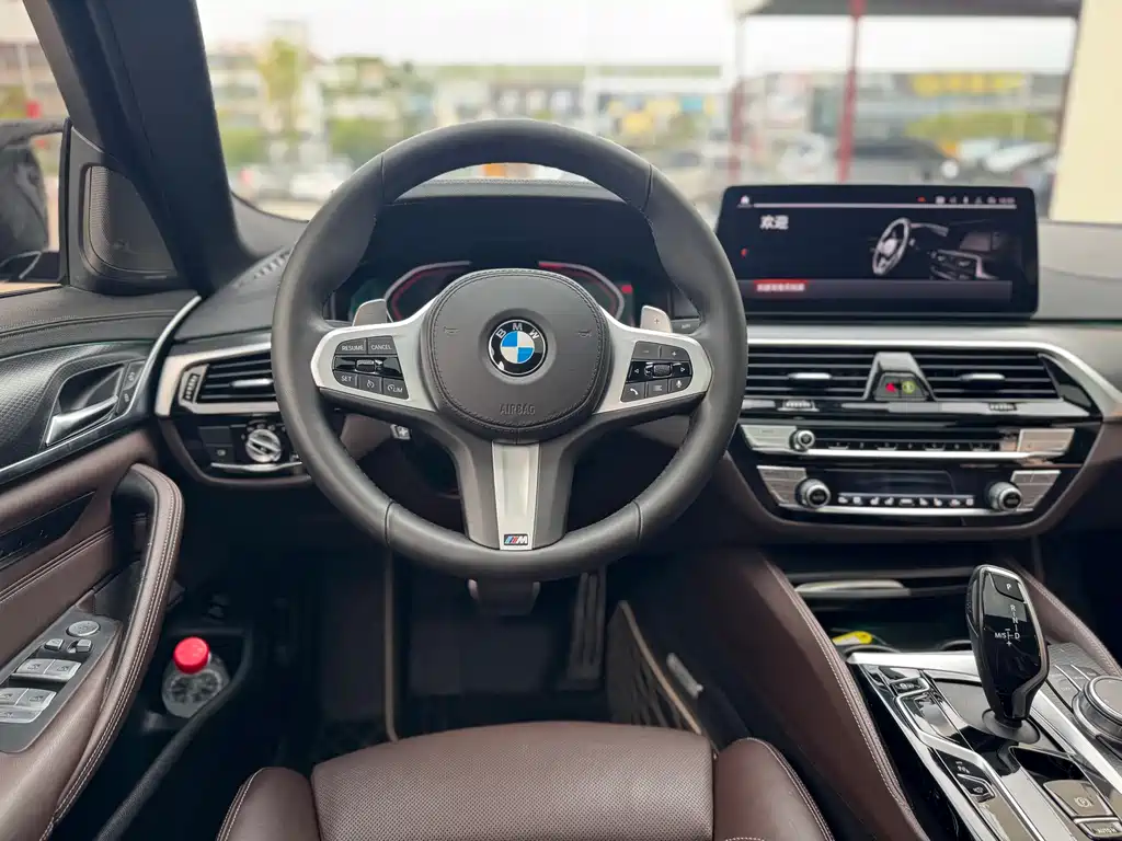 BMW 5 Series 2020 — фото 11