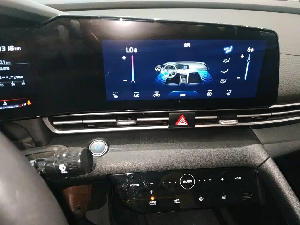 Hyundai Elantra 2021 — фото 13