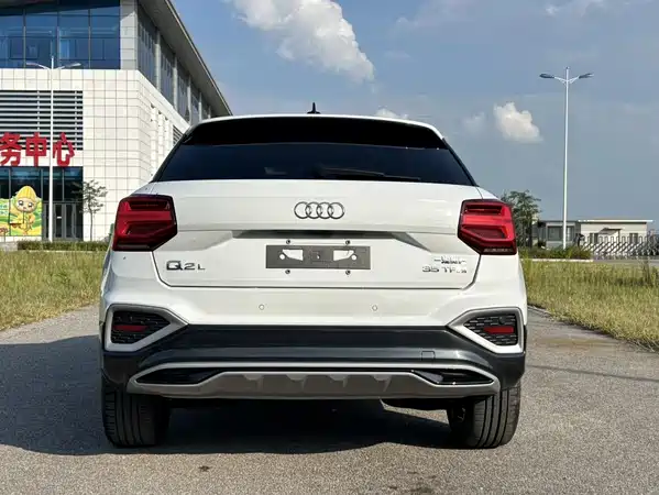 Audi Q2L 2023