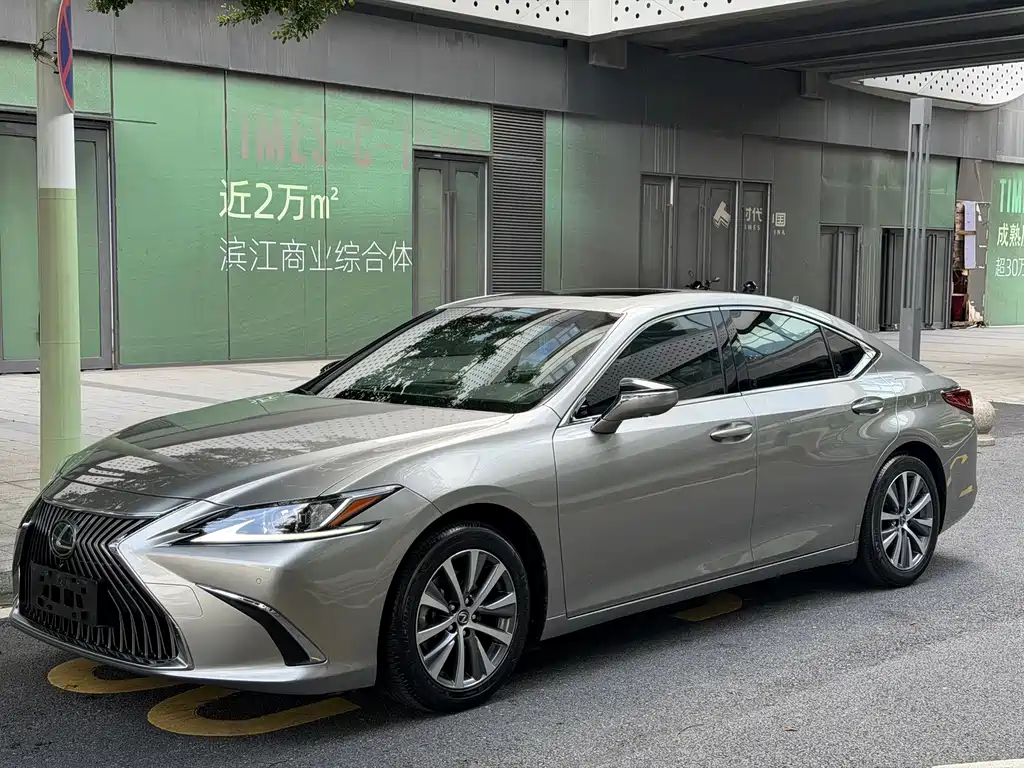 Lexus ES 2020