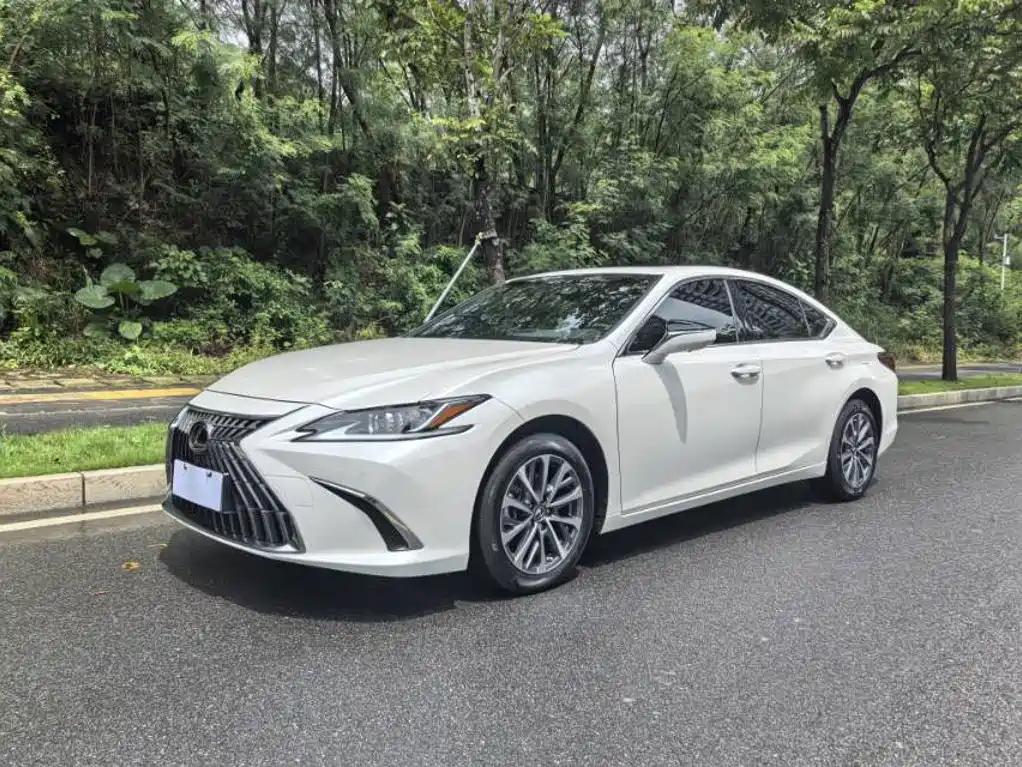 Lexus ES 2024 — фото 1