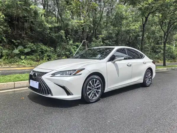 Lexus ES 2024