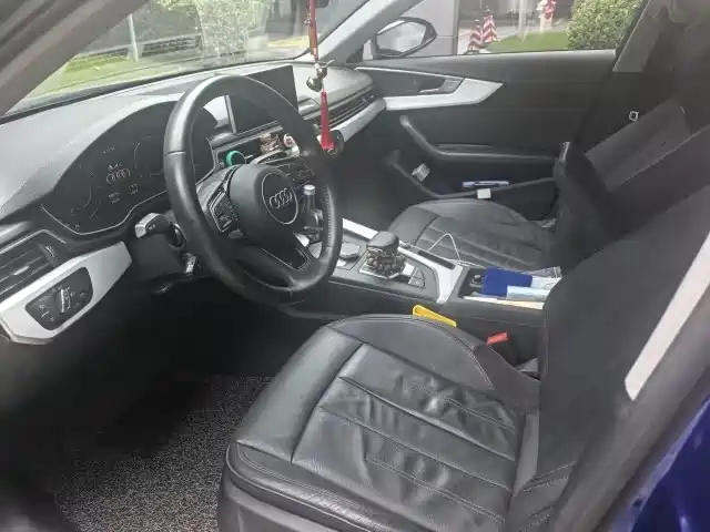 Audi A4L 2019