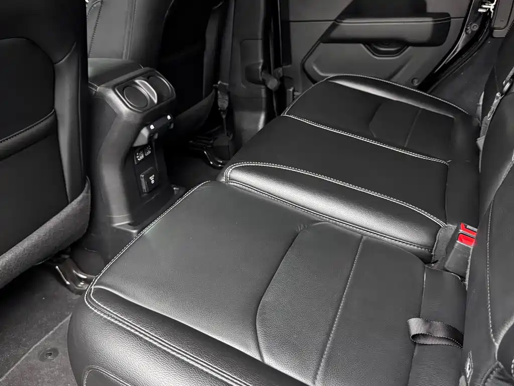 Jeep Wrangler New Energy 2021 — фото 17