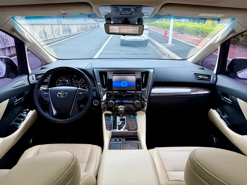 Toyota Alphard 2019 — фото 27