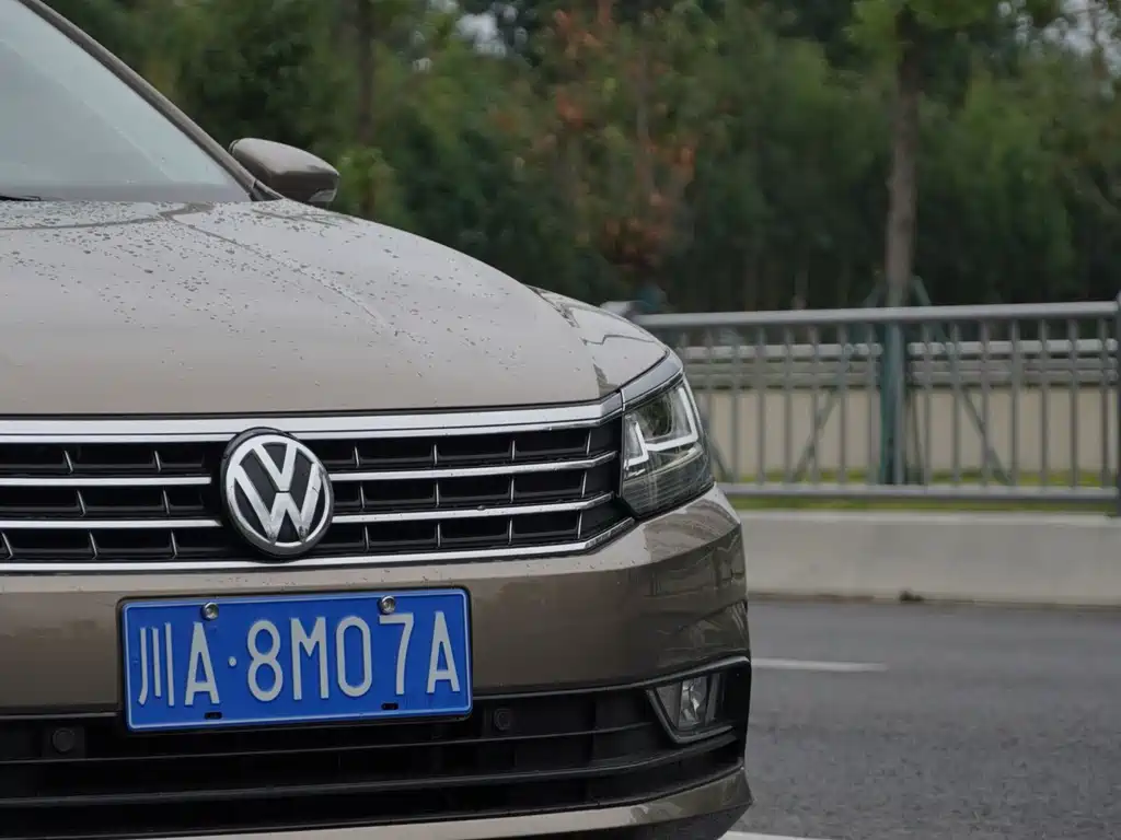 Volkswagen Passat 2017 — фото 15