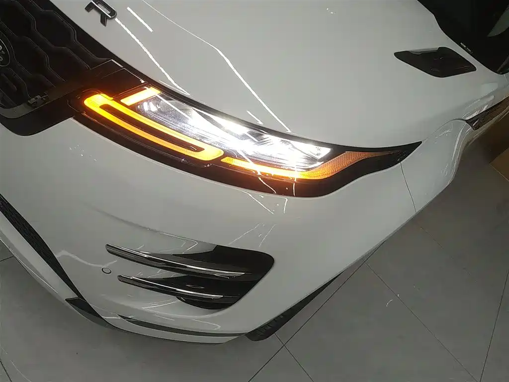 Land Rover Evoque 2023 — фото 15