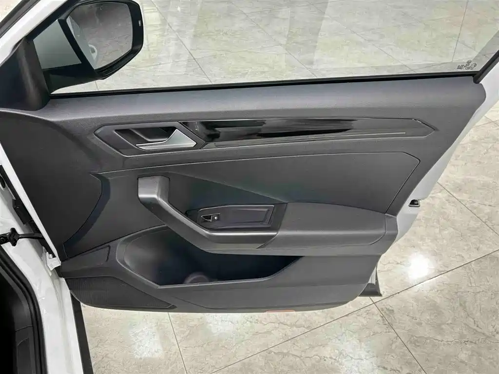 Volkswagen T-Roc 2022 — фото 12