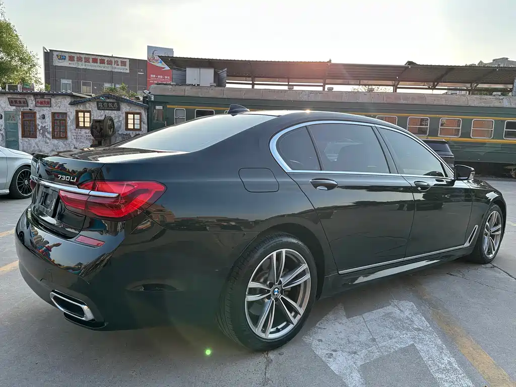 BMW 7 Series 2018 — фото 8