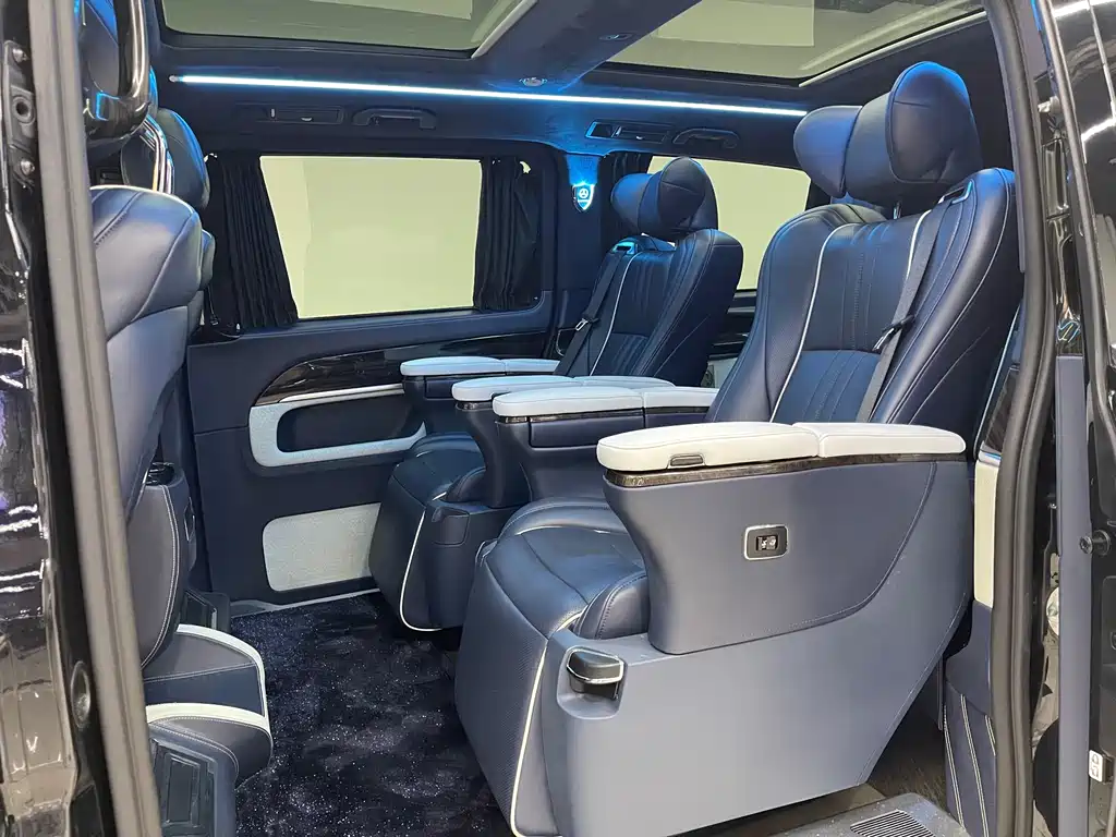 Mercedes-Benz V-Class 2020 — фото 16