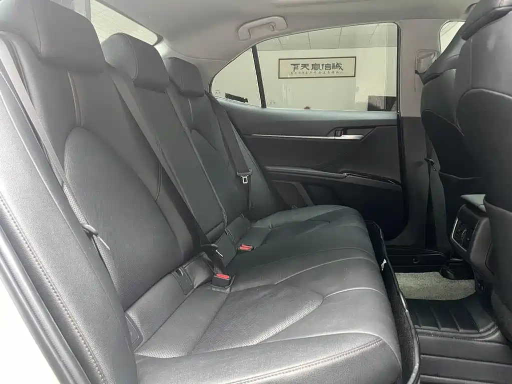 Toyota Camry 2022 — фото 15
