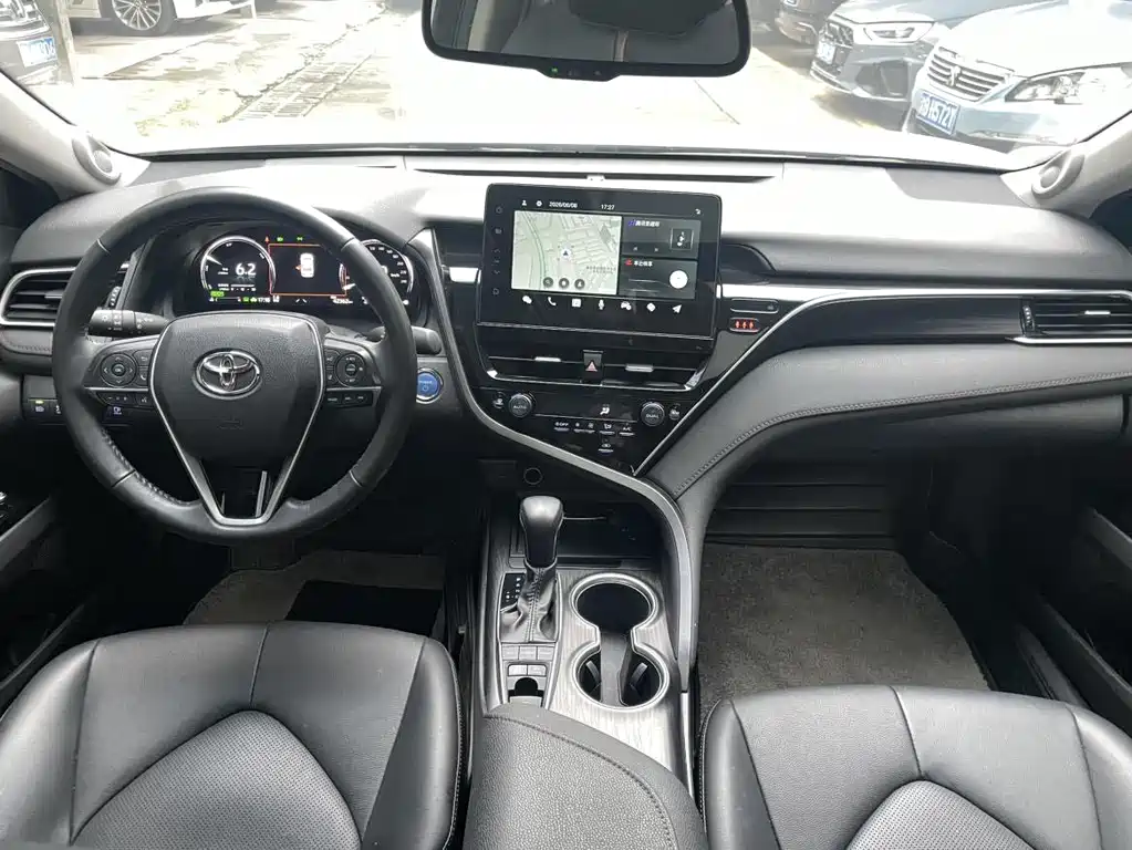 Toyota Camry 2022 — фото 5