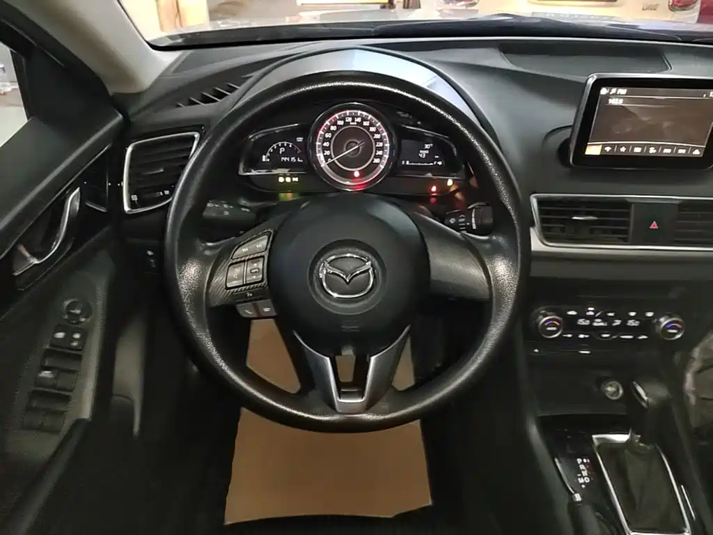 Mazda 3 Axela 2015 — фото 11