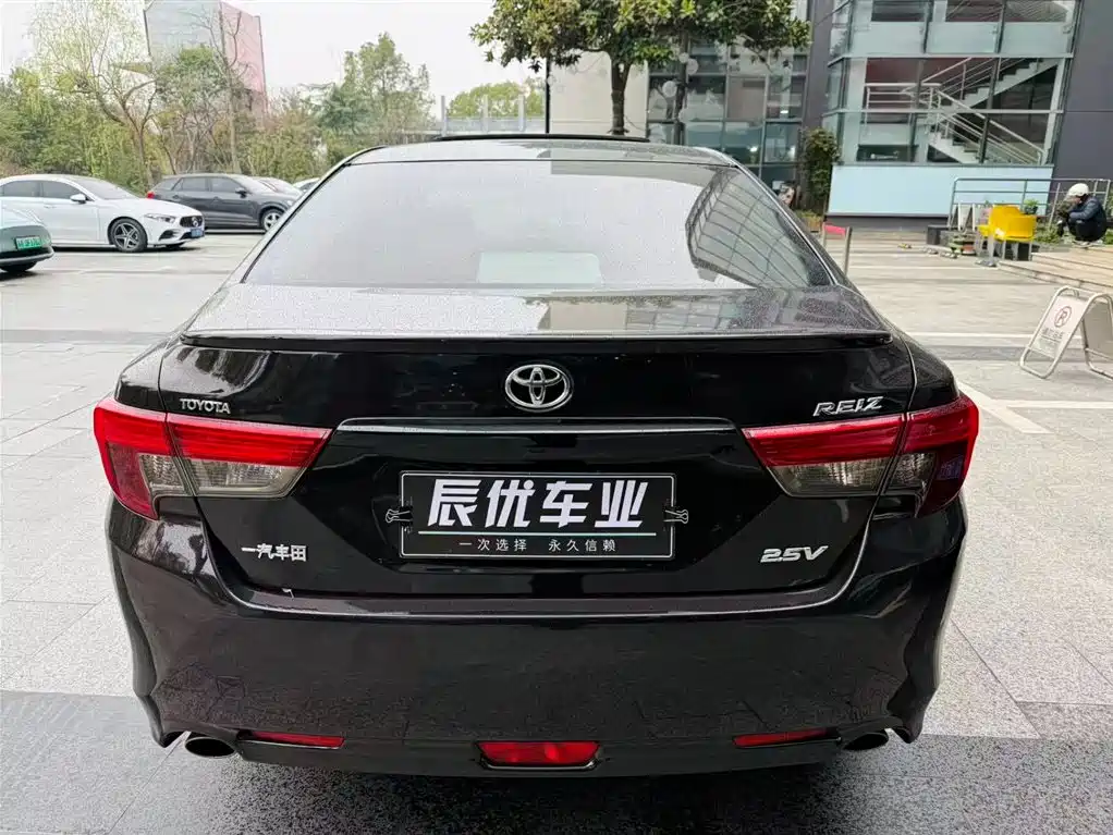 Toyota Reiz 2015