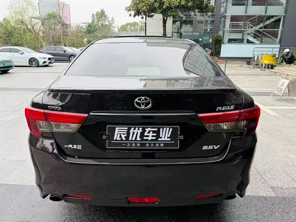 Toyota Reiz 2015