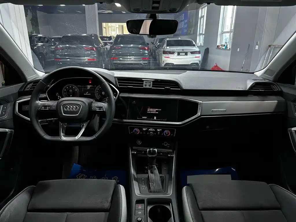 Audi Q3 2023 — фото 11