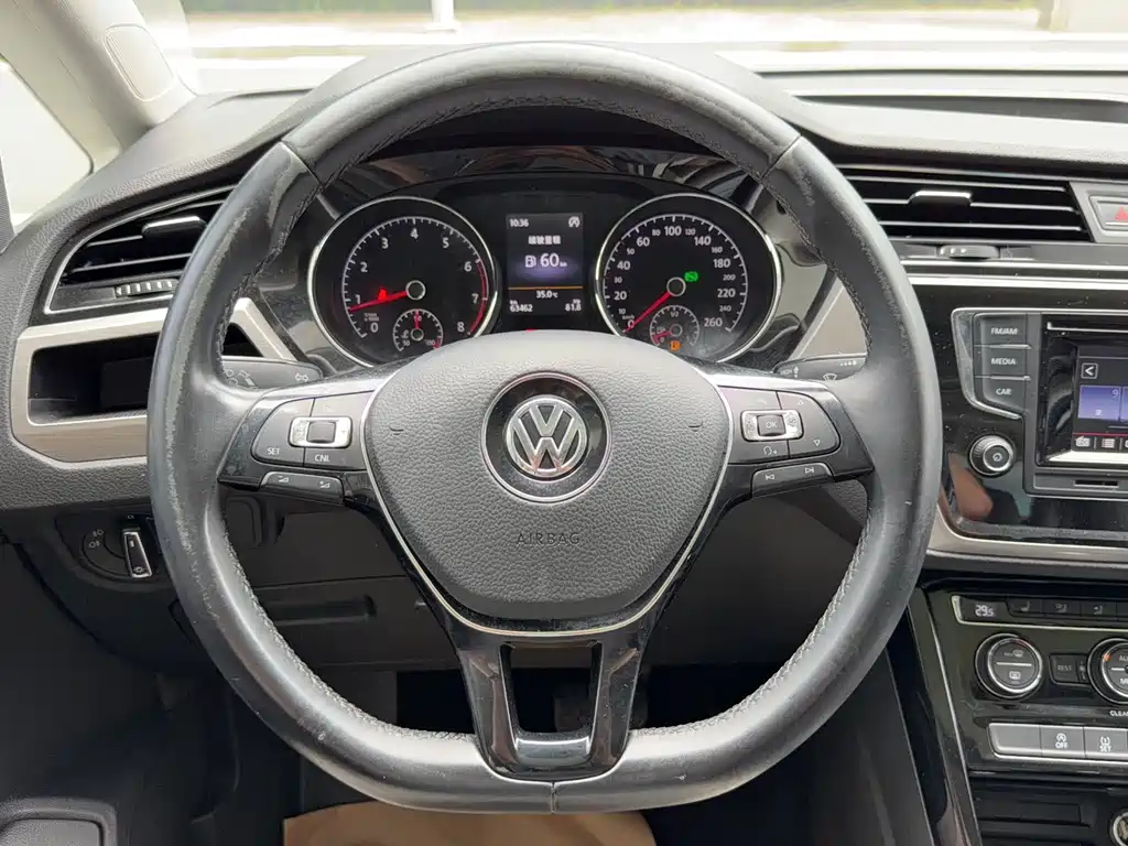 Volkswagen Touran 2018 — фото 15