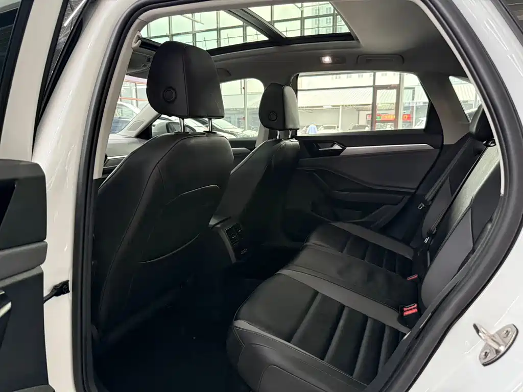 Volkswagen Sagitar 2022