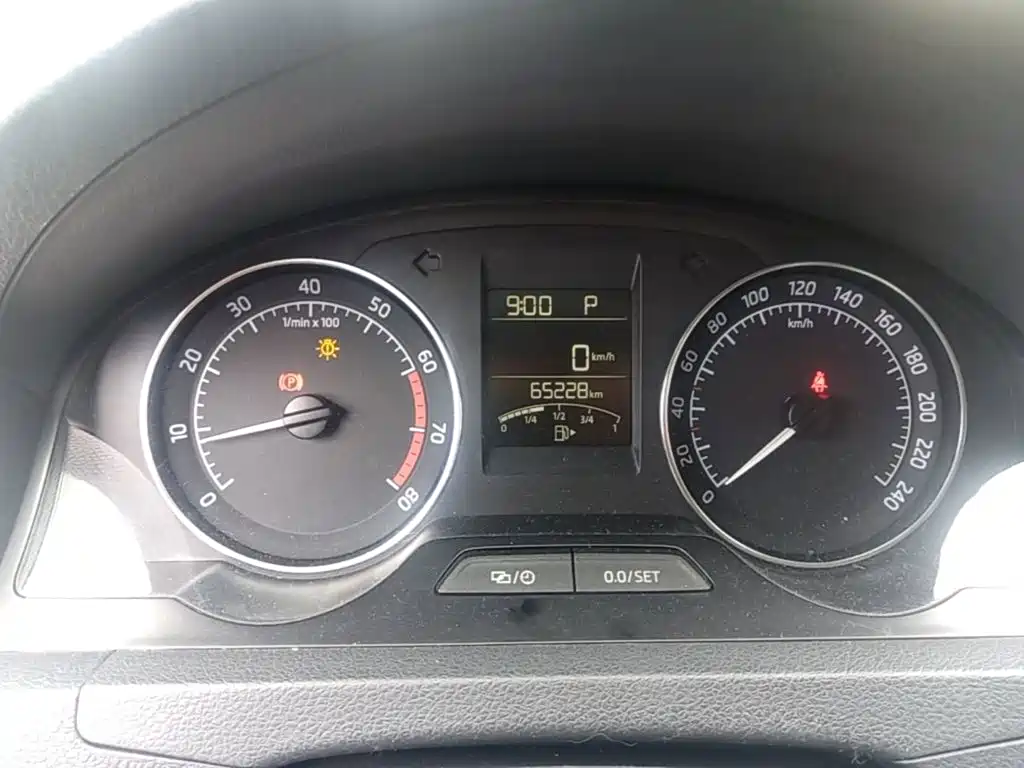 Skoda Rapid Spaceback 2014 — фото 12