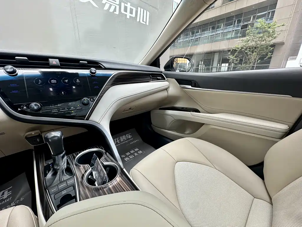 Toyota Camry 2020 — фото 11