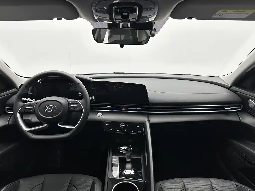 Hyundai Elantra 2022