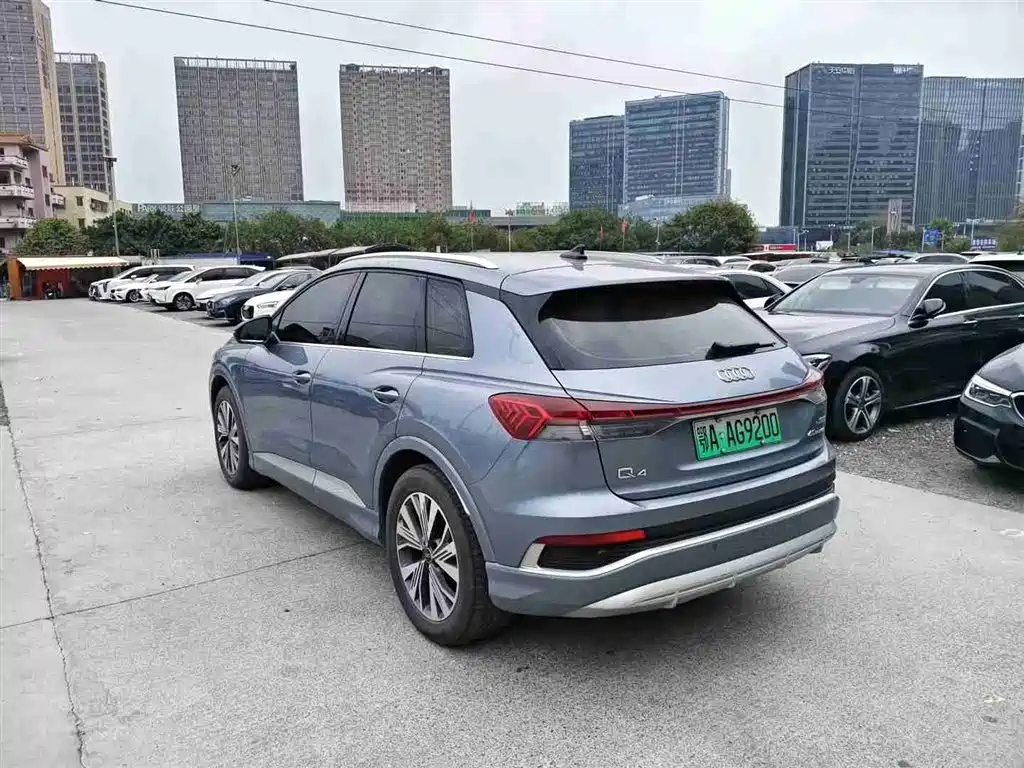 Audi Q4 e-tron 2023 — фото 7