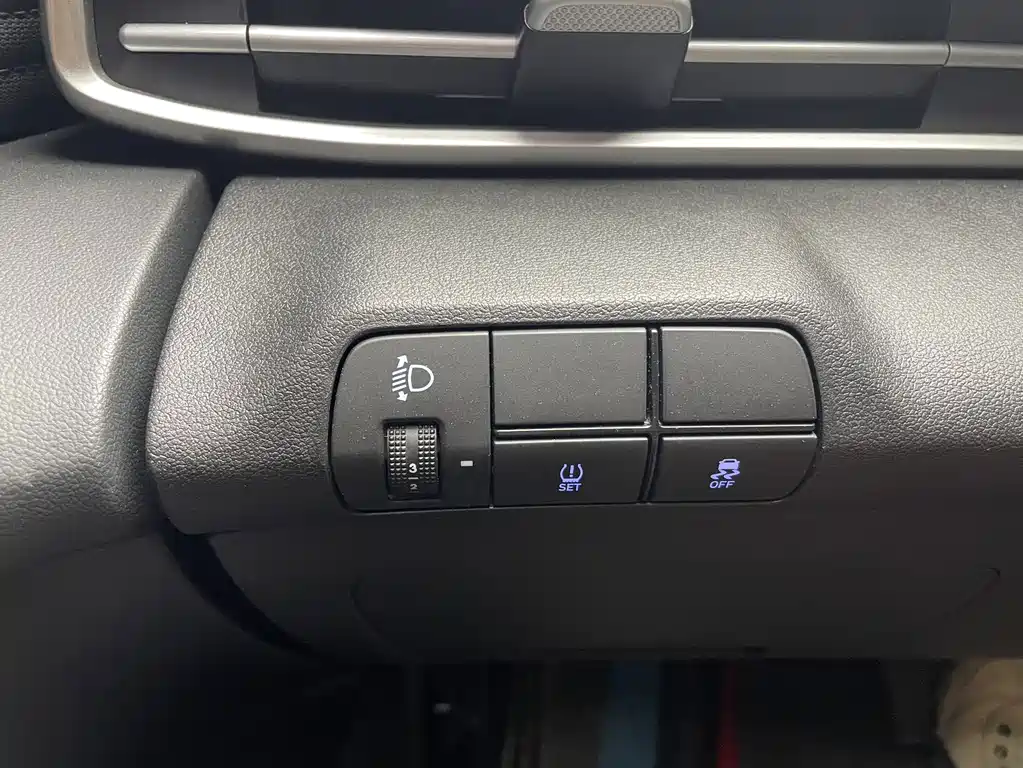 Hyundai Elantra 2023 — фото 20