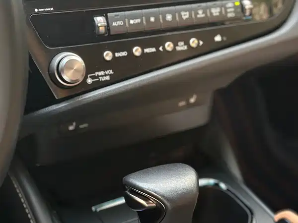 Lexus ES 2022