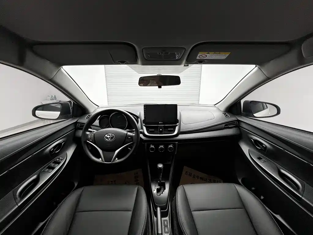 Toyota Yaris L 2022 — фото 8