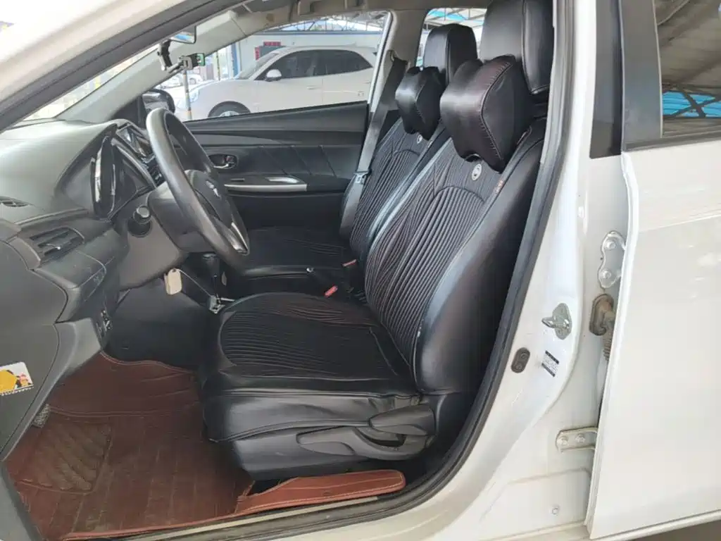Toyota Yaris L 2015 — фото 15
