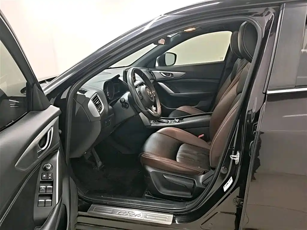 Mazda CX-4 2019 — фото 12