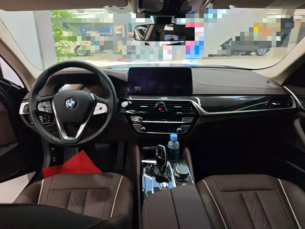 BMW 5 Series 2020 — фото 10
