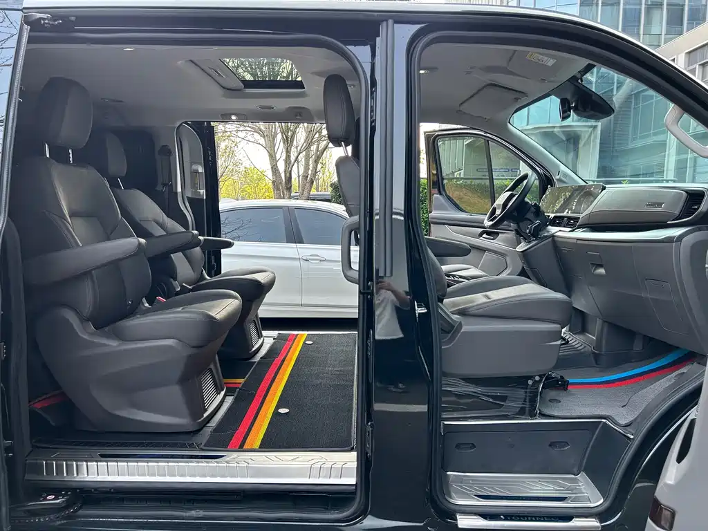 Ford Tourneo 2024 — фото 13