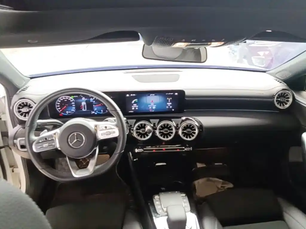 Mercedes-Benz A-Class 2023 — фото 10