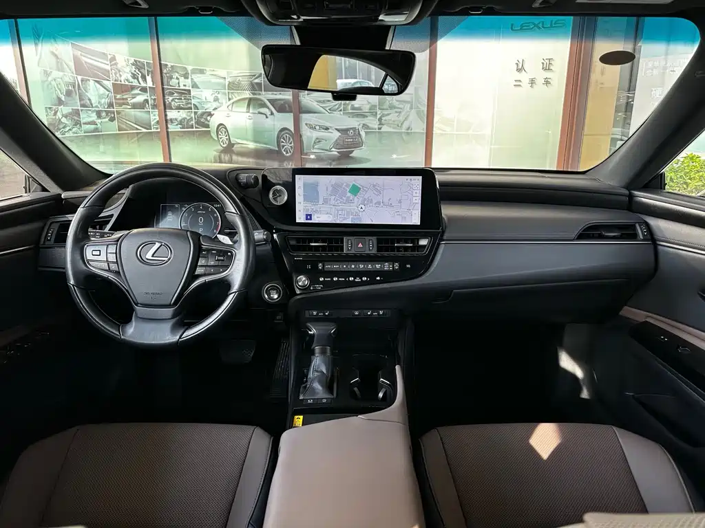 Lexus ES 2024