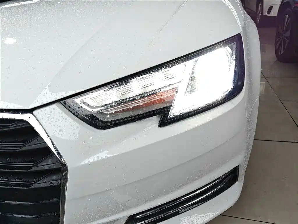 Audi A4L 2019 — фото 24